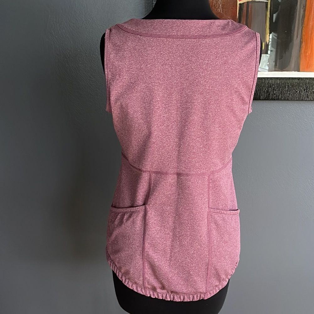 Duluth Trading Co Heather Beet Grow Getter Tank Gray Upf 50+. Built-In Shelf Bra — image 6 of 8